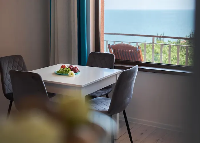 Cote D\'Azur Apartment In Varna With Amazing Sea View